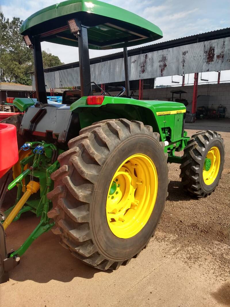 TRATOR JOHN DEERE 5700- ANO 1999 - 4X4 - "VENDIDO"